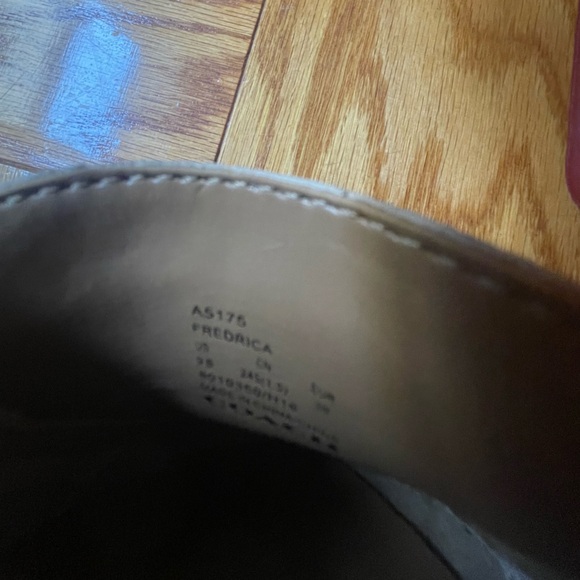 Coach moccasins in beige with gold tone detail - Picture 6 of 15